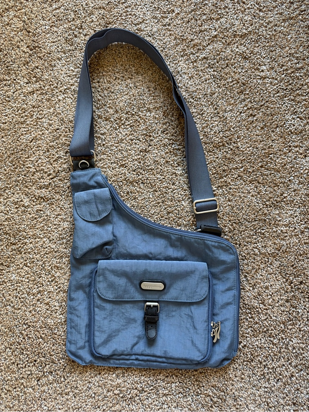 BAGGALLINI Sling Bag Crossbody in Dusty Blue